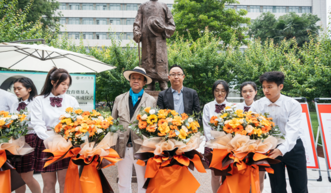 西北高等教育奠基人、中国现代医学先驱徐诵明雕像在亚美平台落成